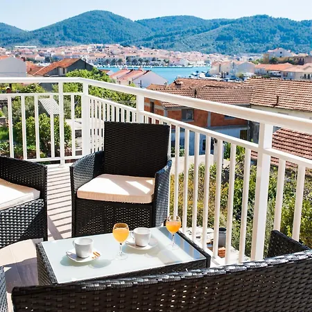 Apartment Sunshine - Two Bedroom With Balcony And Sea View Vela Luka