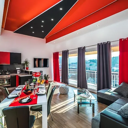 Sunshine - Two Bedroom With Balcony And Sea View *