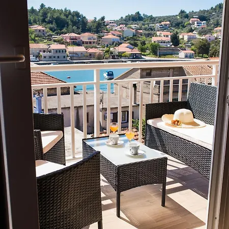 Apartment Sunshine - Two Bedroom With Balcony And Sea View