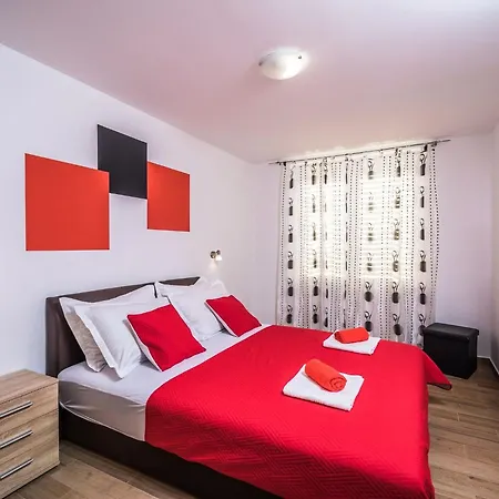Sunshine - Two Bedroom With Balcony And Sea View Apartmán Vela Luka
