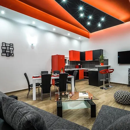 شقة Sunshine - Two Bedroom With Balcony And Sea View فيلا لوكا