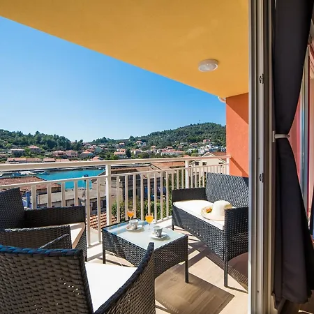 Sunshine - Two Bedroom With Balcony And Sea View * Vela Luka