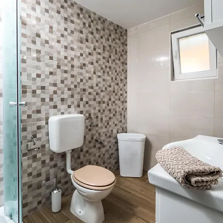 Sunshine - Two Bedroom With Balcony And Sea View Apartmán