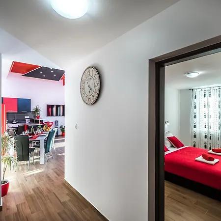 Apartmán Sunshine - Two Bedroom With Balcony And Sea View *