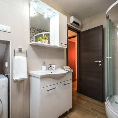 Sunshine - Two Bedroom With Balcony And Sea View Apartmán Vela Luka