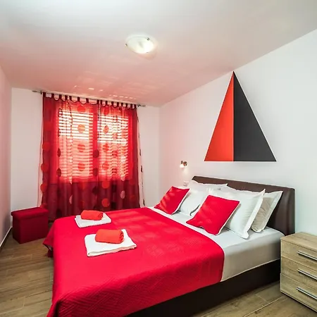 Sunshine - Two Bedroom With Balcony And Sea View * Vela Luka