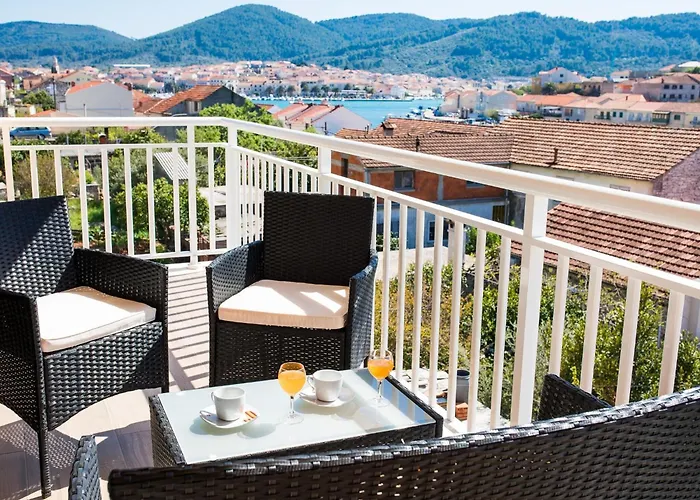 شقة Sunshine - Two Bedroom With Balcony And Sea View فيلا لوكا