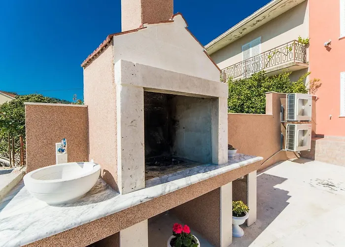 Sunshine - Two Bedroom With Balcony And Sea View شقة *