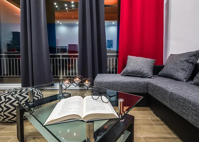 Sunshine - Two Bedroom With Balcony And Sea View شقة فيلا لوكا