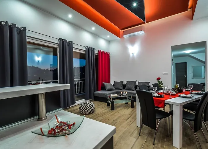 شقة Sunshine - Two Bedroom With Balcony And Sea View فيلا لوكا