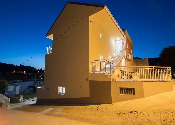 Sunshine - Two Bedroom With Balcony And Sea View شقة فيلا لوكا