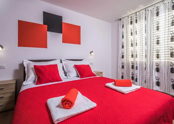 Sunshine - Two Bedroom With Balcony And Sea View فيلا لوكا